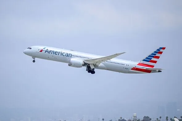 機内に異臭、客室乗務員6人がめまい…緊急着陸した米航空機の一部始終