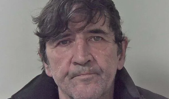 予備タイヤに拳銃54丁と弾丸764発、ブルガリア男が英国で12年刑