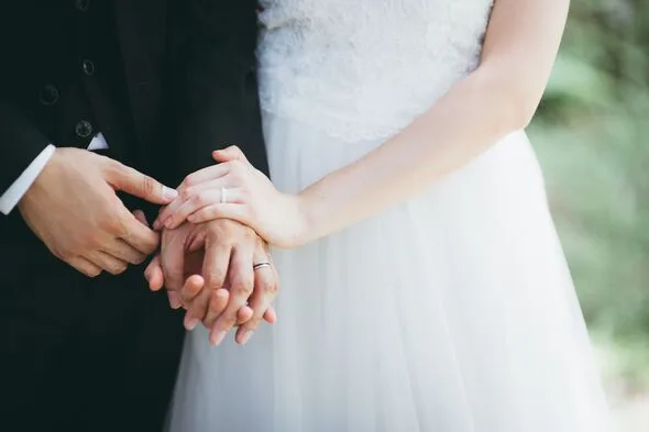 姉妹3人が同じ男性と結婚「離れたくなかった」インドで波紋