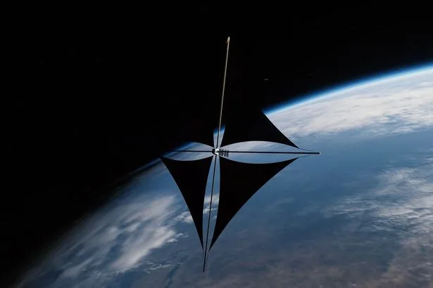 宇宙に5km幅の鏡、パイロット失明リスクも承認される