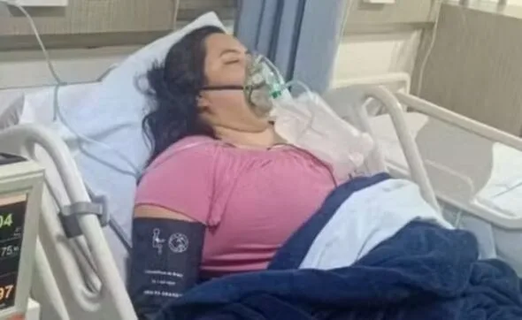 18cmのハサミを腹に置き忘れられた女性、3カ月間の激痛で生死の境をさまよう
