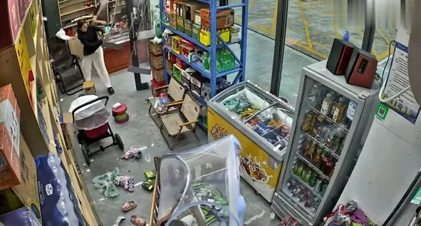 6歳女児、台風でベビーベッドごと店外に吹き飛ばされる