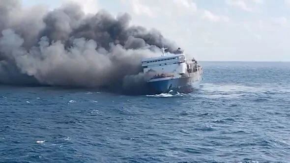 乗客250人乗せたフェリーで火災、5人死亡 救助に向かうも現場到着に6時間