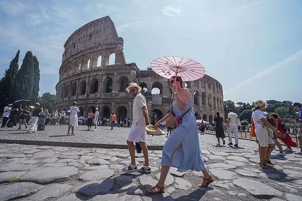イタリア全27都市に最高警戒レベル、39度超で死者も…観光客は噴水に殺到
