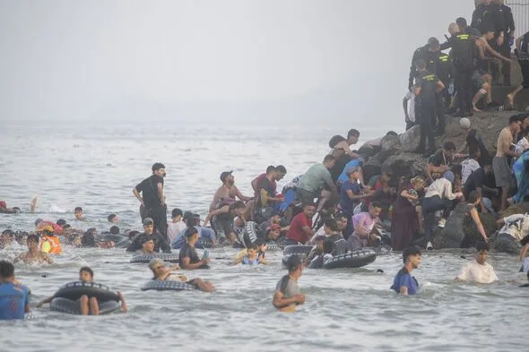 イタリアが国境封鎖検討？スペイン飛び地に3000人の移民殺到、死者も