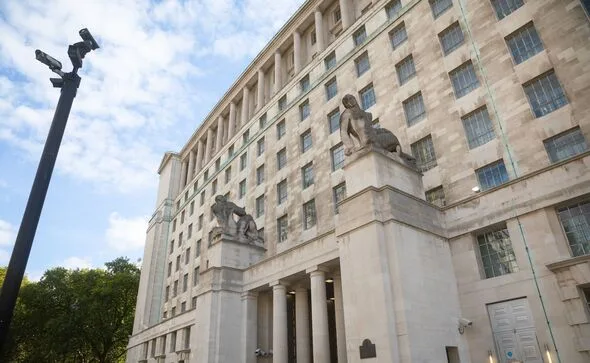 英軍救ったアフガン人19,000人、個人情報流出で今も命の危機