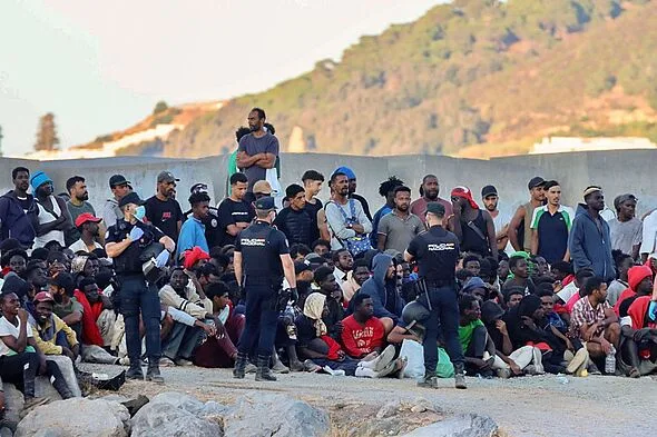 スペイン領セウタに3000~5000人不明、子どもは「帰還不可能」と首長悲痛